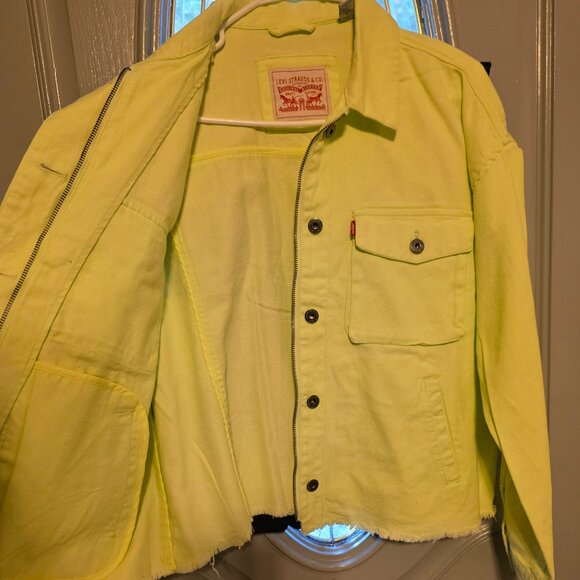 BNWT Levi's Lime Green Lightweight Jean Jacket w Fringed Bottom - Picture 10 of 10